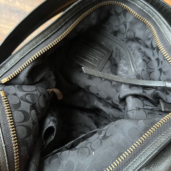 Pre loved Coach Bleaker Bucket Bag 🖤 - Picture 3 of 10